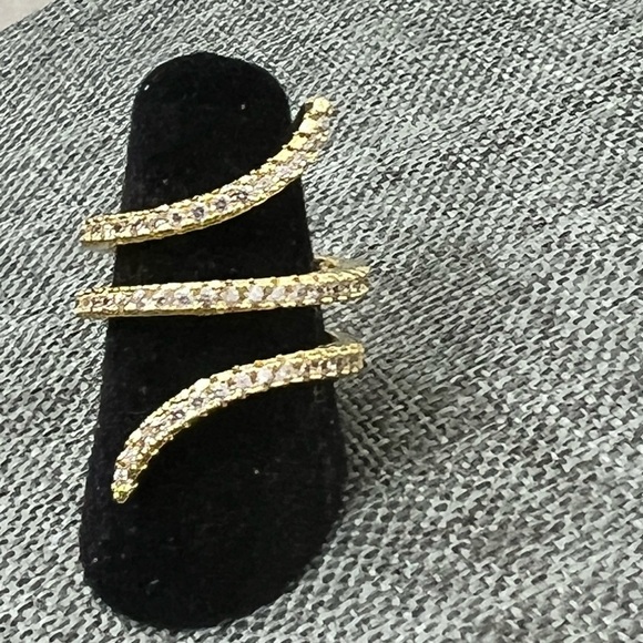 Fashion Jewelry Ladys Ring Adjust To Fit. CZ Stone Wrapped In Front. Sty… - Picture 9 of 9